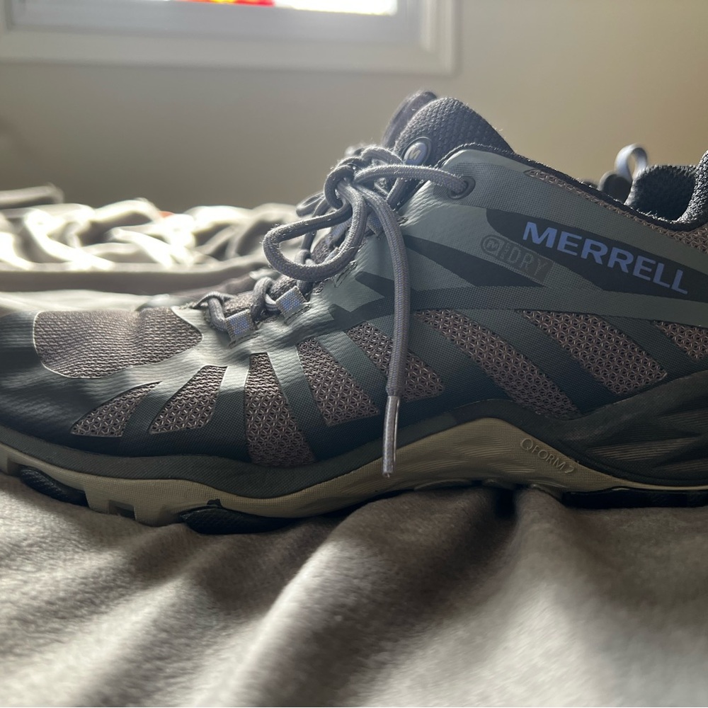 Merrell Siren Edge Q2 Women’s Waterproof hiking shoes size 7.5
